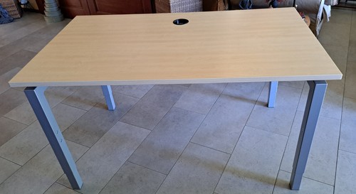 Schreibtisch