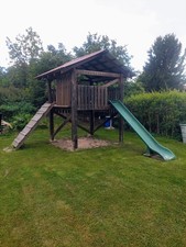 massives Kletterhaus  mit  Blechdach, Rutsche und Aufstieg, Sandkasten möglich 