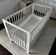 Kinderbett mit Nestchen und Matratze - zwei Mal benutzt - ohne Gebrauchsspuren