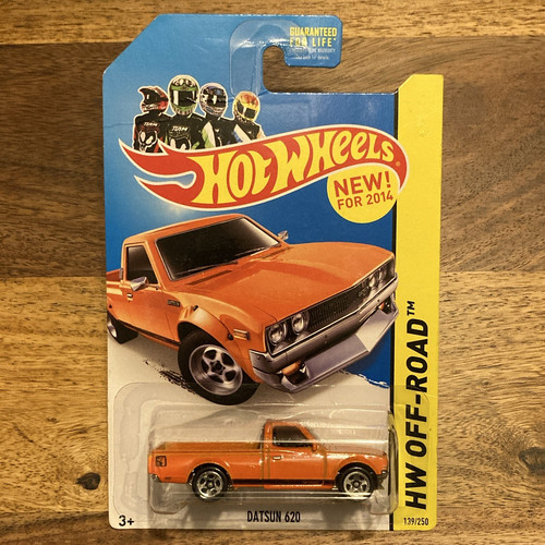Hot wheels datsun - hot, 1:64