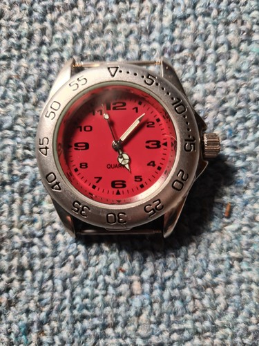 Uhr mit rotem - ,