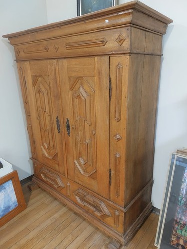 Schrank aus massivholz mit - schrank,