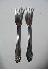 2 schöne * Kuchengabeln *