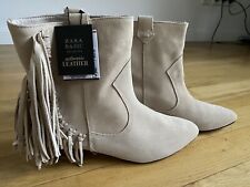 NEU Zara Echtleder Boots Stiefel Fransen Beige 40 Velourleder  Cowboy Biker
