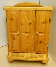 Großer Holz Puppen Schrank