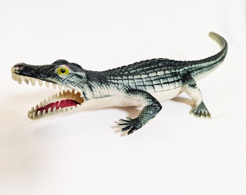 Realistische krokodil - 🐊,