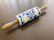 Antikes Wellholz Nudelholz Teigausroller aus Porzelan mit Zwiebelmuster Decor