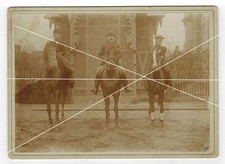 Foto CDV um 1920 Halle an der Saale, drei Reiter Pferde Merseburger Straße