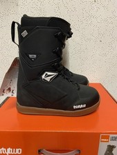 THIRTY-TWO LASHED X VOLCOM