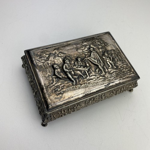Alte schatulle mit relief - mit,