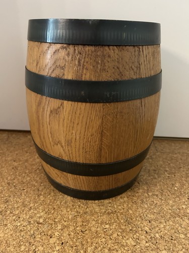 Rustikales holzfass - holzfass, /