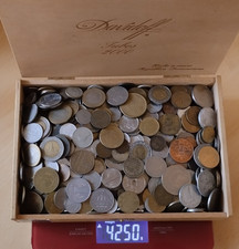 Zigarrenkiste mlt 4 kg intern. Kursmünzen-Konvolut aus Haushaltsauflösung Lot 1!