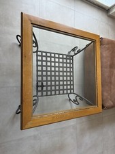 Hochwertiger Couchtisch. Neuwertig!!! 90 x 90 cm  /Glasscheibe mit Holzrahmen. 