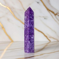 Lepidolith Obelisk –