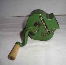 Bohnenschneider grün mit Holzgriff von "Schulte"