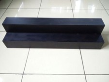 Ständer aus Holz, Laden