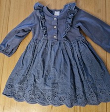 Kleidchen mit Rüschchen G. 80