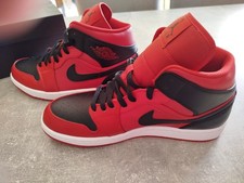 NIKE AIR JORDAN 1 MID