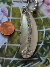 Modeschmuck Halskette ca. 90 cm lang,Federkiel u.Kristall-Steinchen,silberfarben