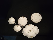 Hutschenreuther  2 alte Teetassen mit Unterteller mit Blumenmuster und 1 Schale 