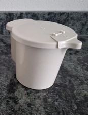 neu Tupperware  Milchkännchen