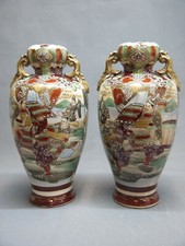 2  imposante Asiatika-Vasen um