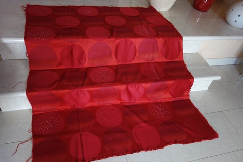 Reststück roter stoff - -,