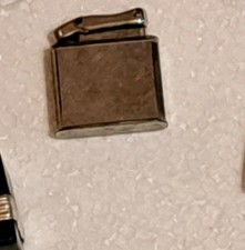 Altes Vintage Benzinfeuerzeug