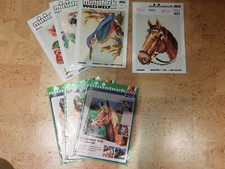 Ministeck (mit Vorlangen und Steckplatten) sortiert in einer Holzkiste