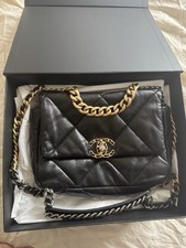 CHANEL 19 Schultertasche Klein