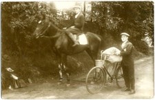 Orig. Foto-AK DÜSSELDORF Reiter, Mann/Fahrrad/Eimer Foto Klein, Mauerstr. 10er