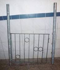 Kleines schmiedeeisernes verzinktes Tor inkl. Pfosten