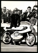 Fotografie Dieter Lob, Leipzig, Motorrad Rennfahrer mit Yamaha Rennmotorrad Sta 