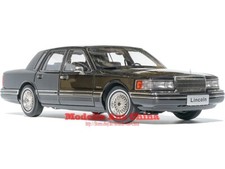 1:18 XG 1990 Lincoln Town Car