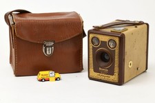 Kodak Brownie Six-20 Mod. F mit Blitzkontakten, 1955-57, film 620, m. Tasche (1)