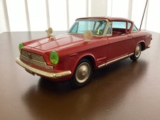 Blechspielzeug Sportcoupe Fiat 2500 S ICHIKO Japan 27 cm Friktion