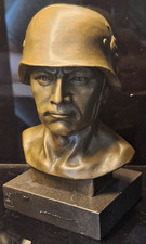 Büste Soldat mit Stahlhelm