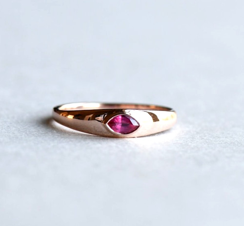Marquise rubin signet - 0,24,