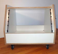 Studio Rack 6 HE schräg, mit Rollen und Abstellfläche für Mischpult, weiss