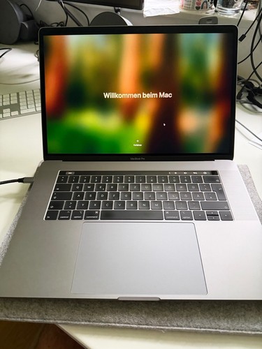 Apple macbook pro - 15", (a1990)