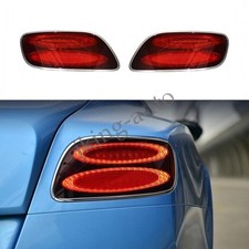 Paar schwarze Rückleuchten