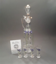 Eine antike Jugendstil , Emaille bemalte Karaffe mit vier Likörgläser um 1900