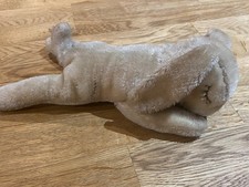 Alter Kleiner Steiff Hase Floppy Hansi schlafend - Knopf im Ohr fehlt .