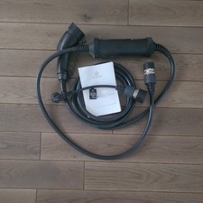 Mercedes-Benz Ladegerät /