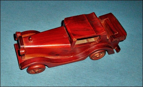 Holz auto oldtimer in braun - -,