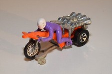 B33 1:64 3 INCH HOTWHEELS HOT