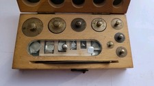 Messinggewichte holzbox - ,