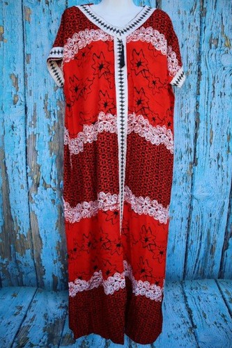 Farbenfrohes strandkleid mit - farbenfrohes,