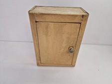 Antiker Wandschrank aus Blech, Arztschrank, Hausapotheke, Bauhaus, um 1920-1930