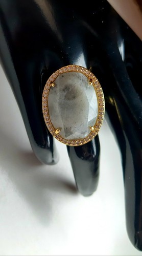 Ring mit einem - , naturbelassenen